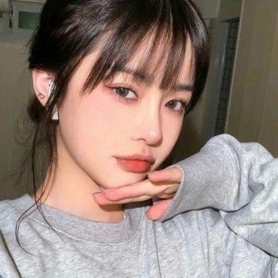 穿黑衣的女孩 封面